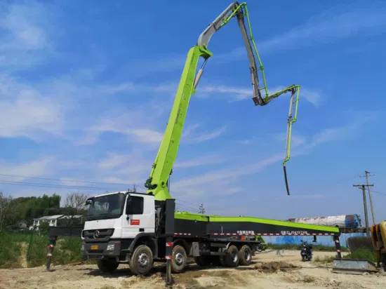 Pompe montée sur camion à béton Zoomlion 52 m 2013